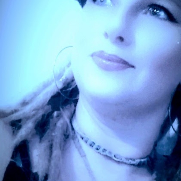 Meet your Posher, Crystal - Picture 9 of 9